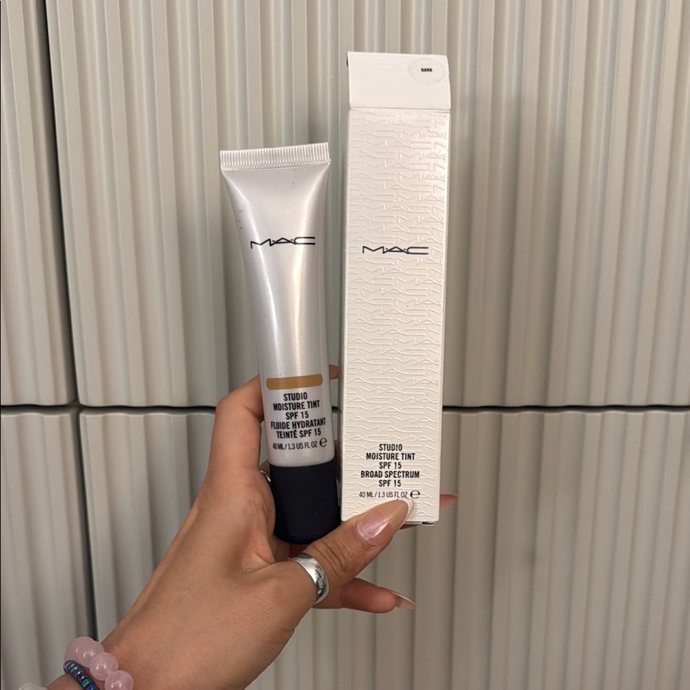 ⚡️MAC•Studio Moisture Tint SPF 15 in Dark✨